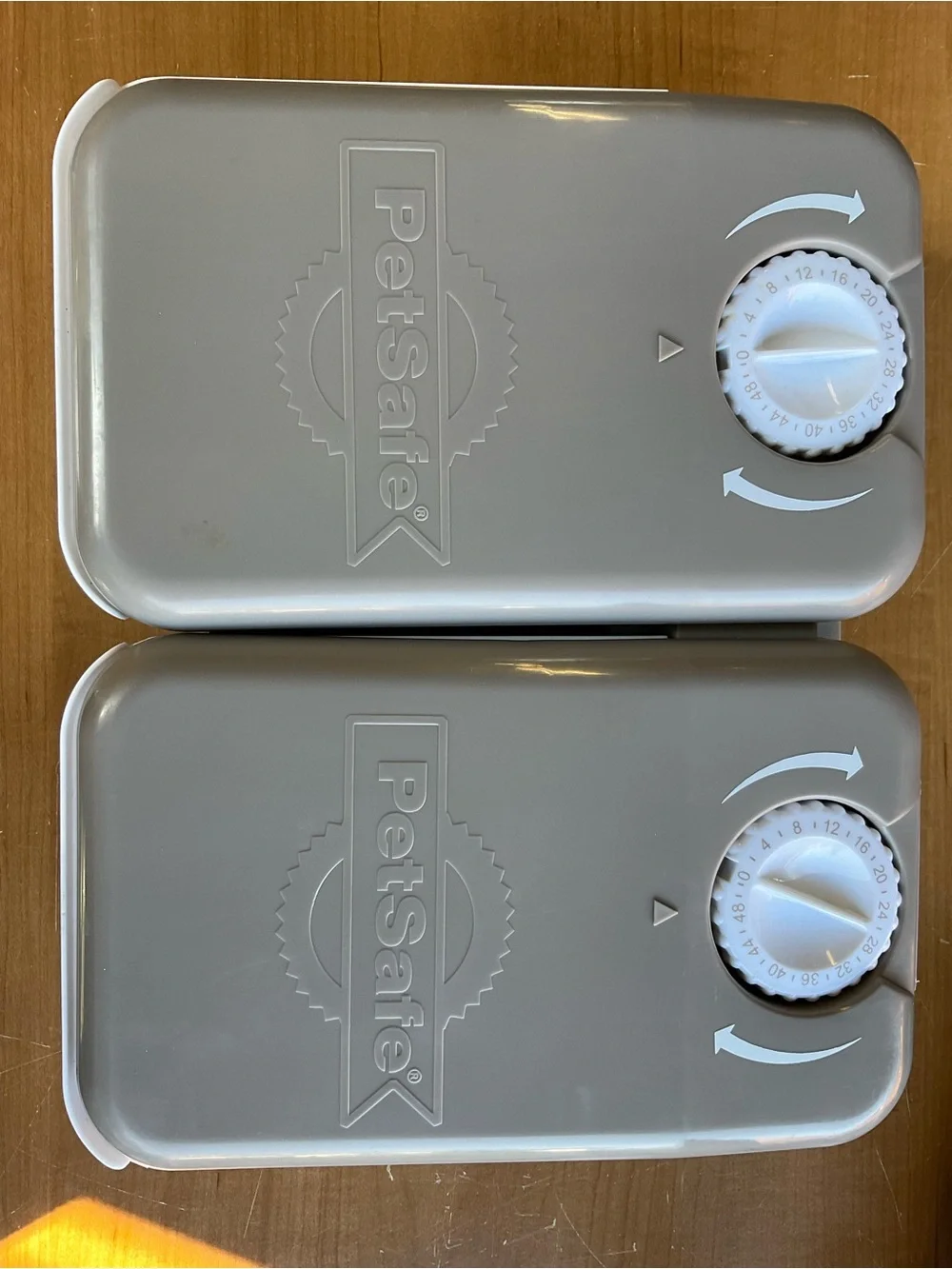 Automatic Dual Pet Feeder with Timed Dials